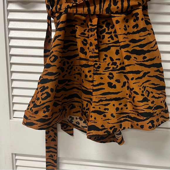 EUC ✨DEEDEE✨romper✨Tiger Print ✨M - Picture 3 of 10